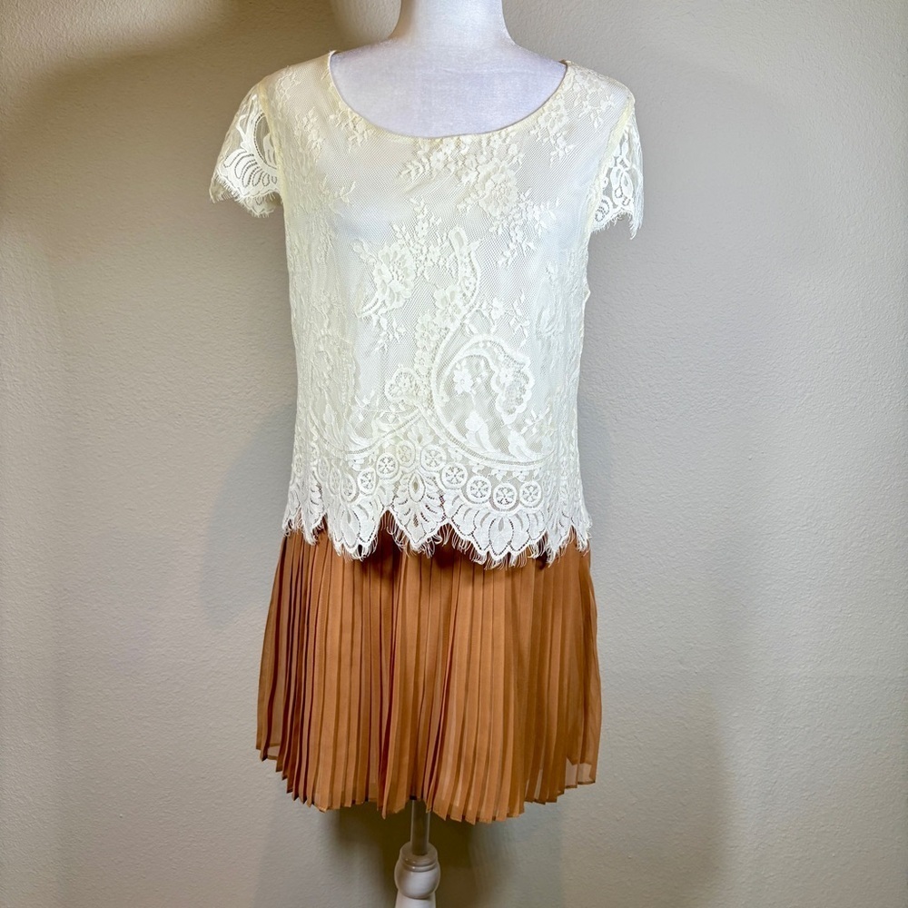 See U Soon Lace Top with Pleated Skirt Mini Dress with Cap Sleeves Size 2